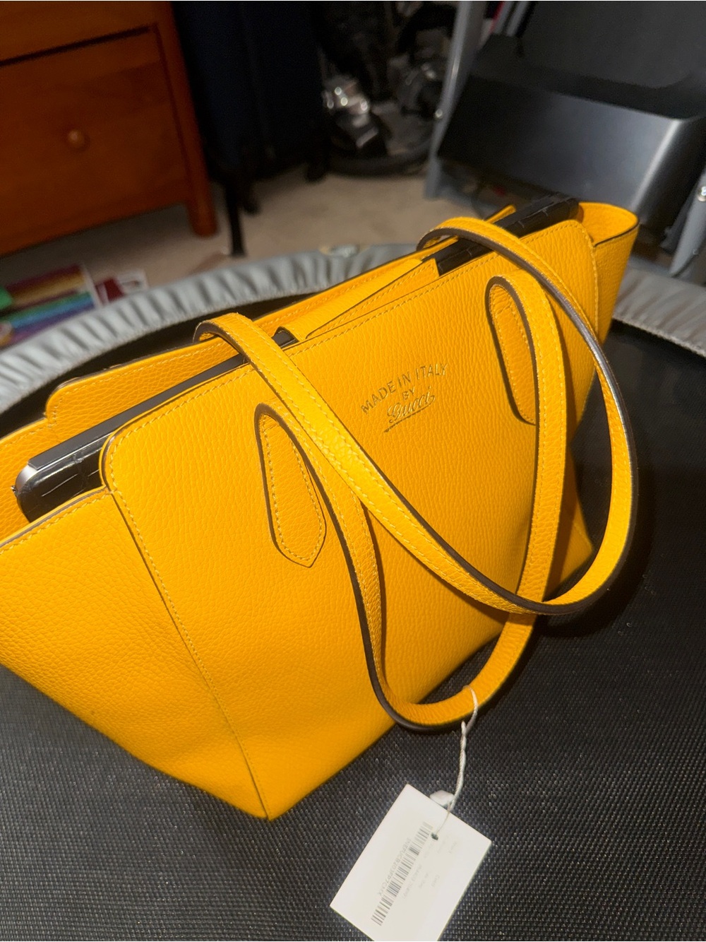 Gucci Large Swing Tote Yellow Pebbled Leather Made in Italy Authentic - Picture 15 of 15